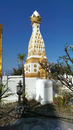 Wat Khao Sanam Chai