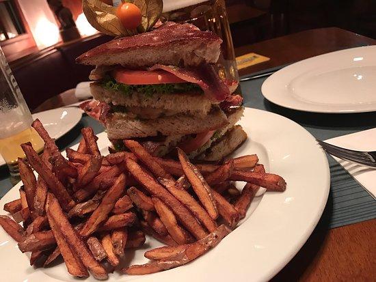 Grizzly's Bar & Bistro