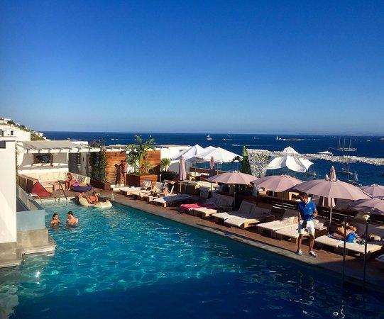 Cenit Pool
