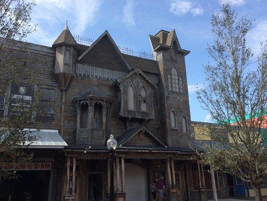 Mortem Manor Haunted Attraction
