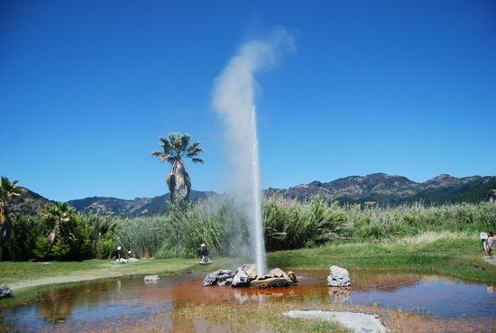 Gejzer Old Faithful w Kalifornii