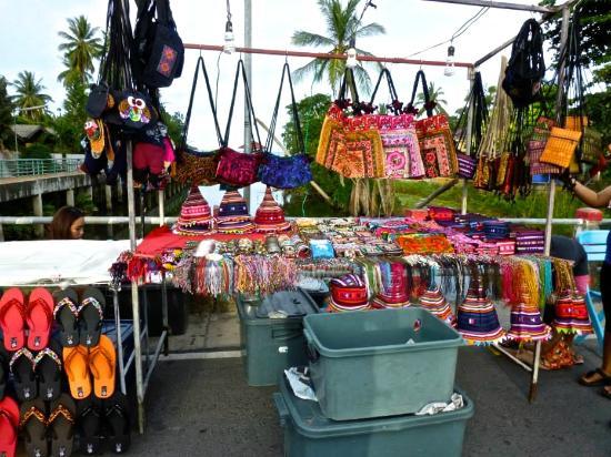 Nocny Bazar w Lamai