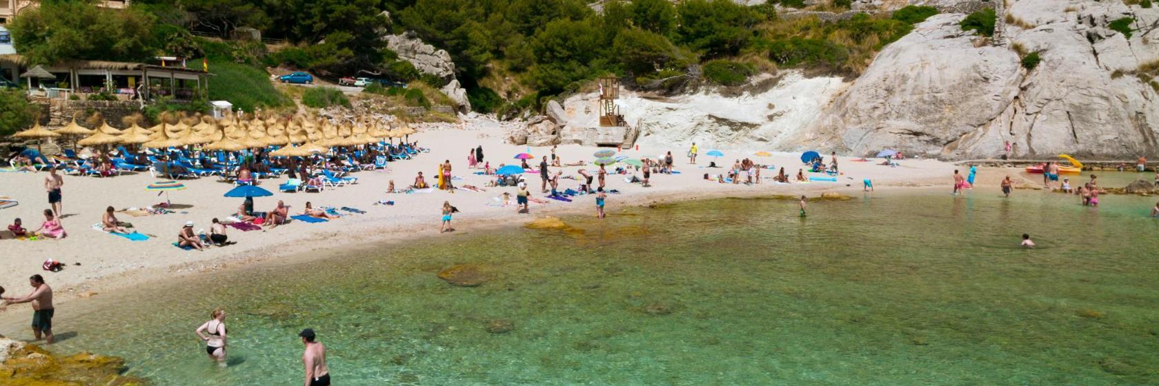 Plaza Cala Barques